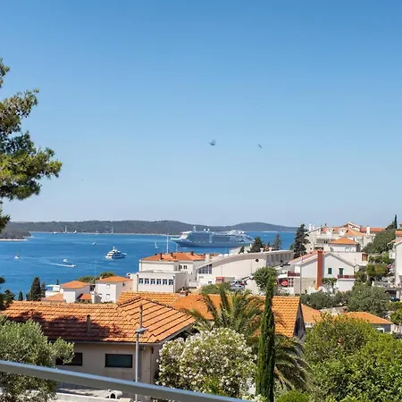 Luksa - Zf Hvar * Hvar Town